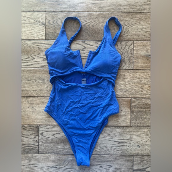 Fashion Nova By The Shore V-Wire Cutout Ribbed One-Piece Swimsuit – Royal Blue S - Picture 4 of 7